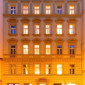 Apartment S42, Prag