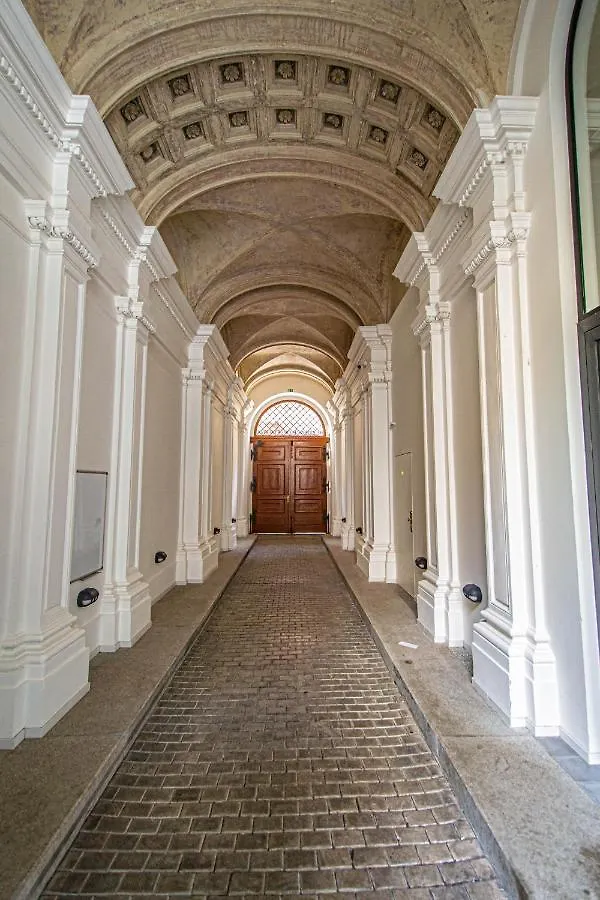 Main Train Station Apartment Close To The The Main Square! Prague 0*,